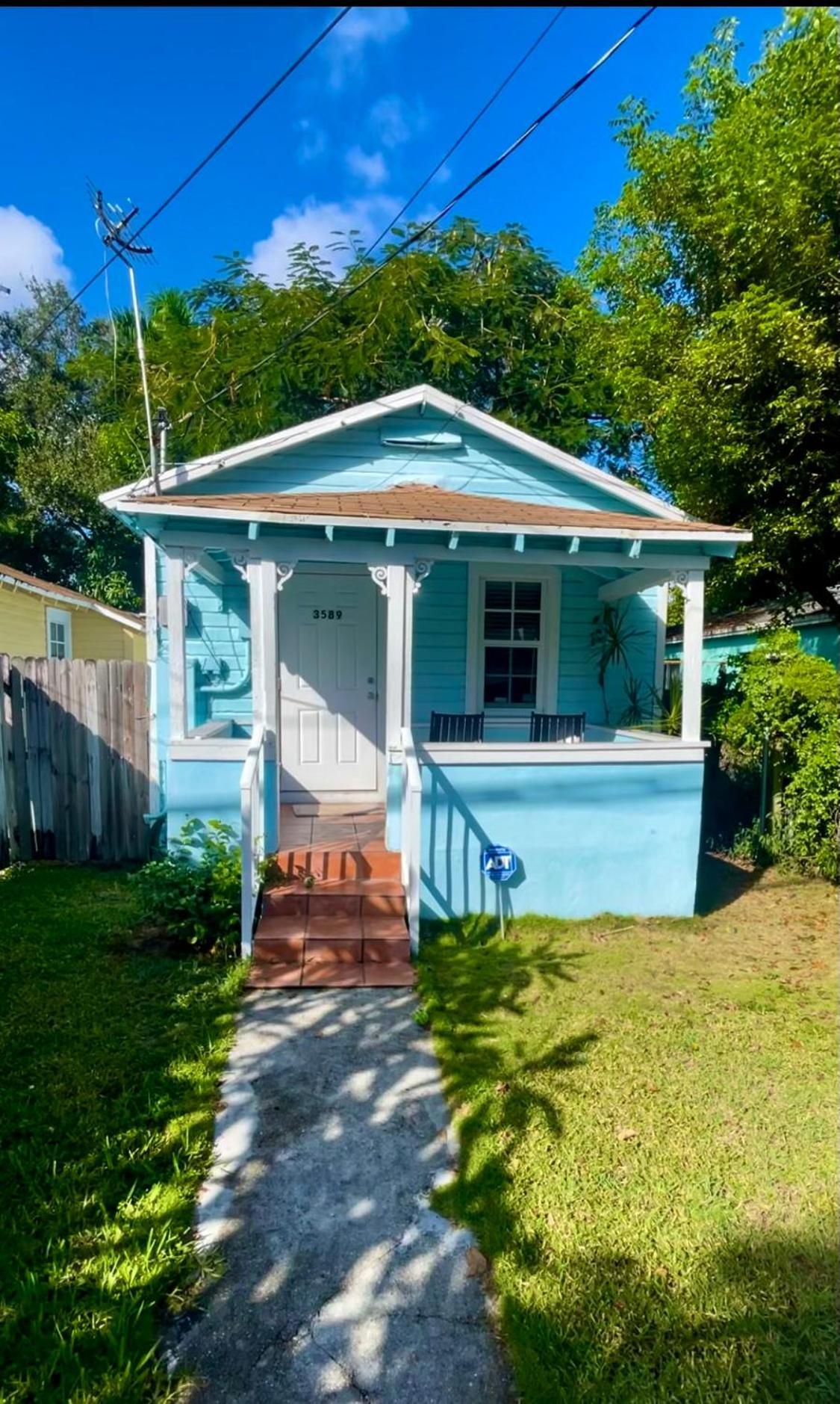 Key West Style Historic Home In Coconut Grove Florida, The Blue House Майами Экстерьер фото